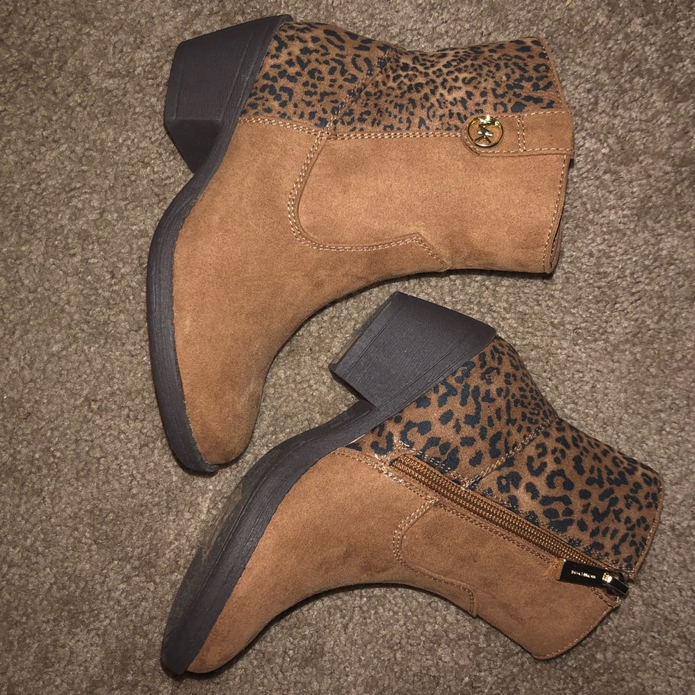 Childrens size 11 MK boots